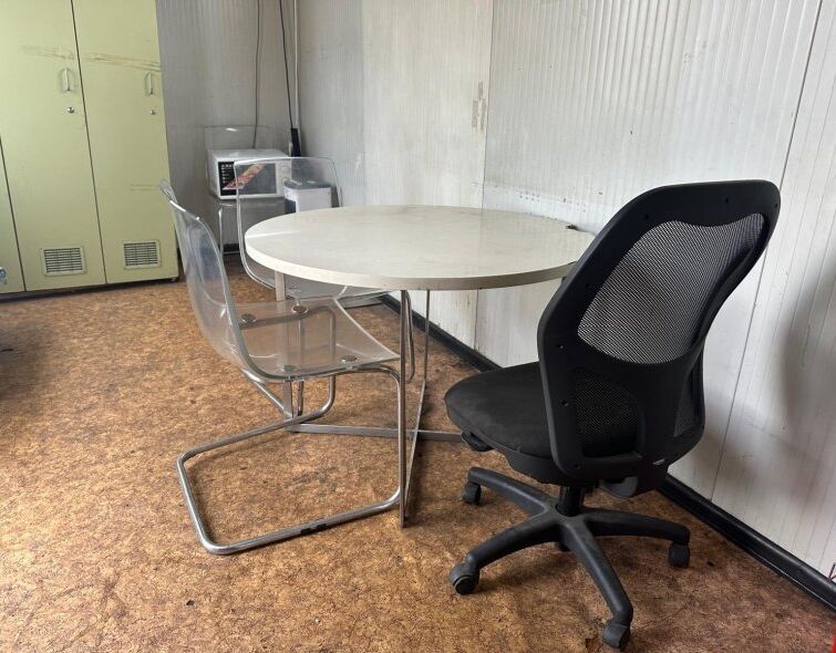 - BARAQUE DE CHANTIER